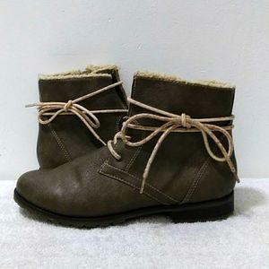 Sporto Jillian Fleece Lined Lace Up Ankle Boots